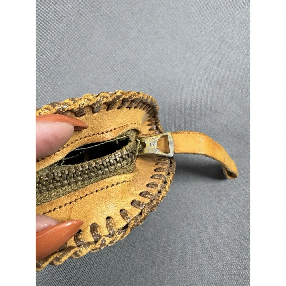 Vintage Leather Hand Tooled Zipper‎ Coin Change Purse 50+ Years Old